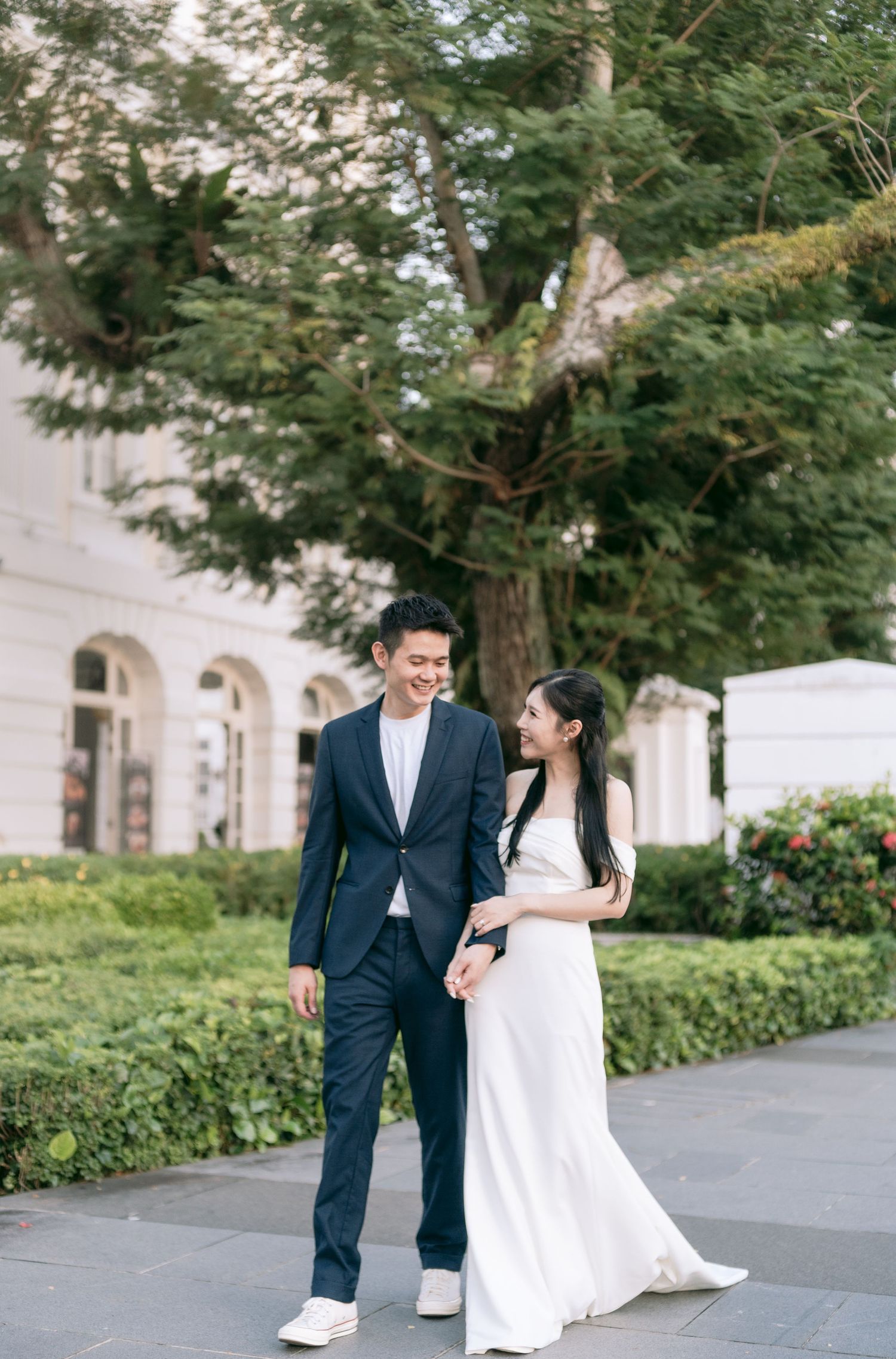 Wedding photographer and wedding videographer in Singapore with affordable wedding photography and videography services
