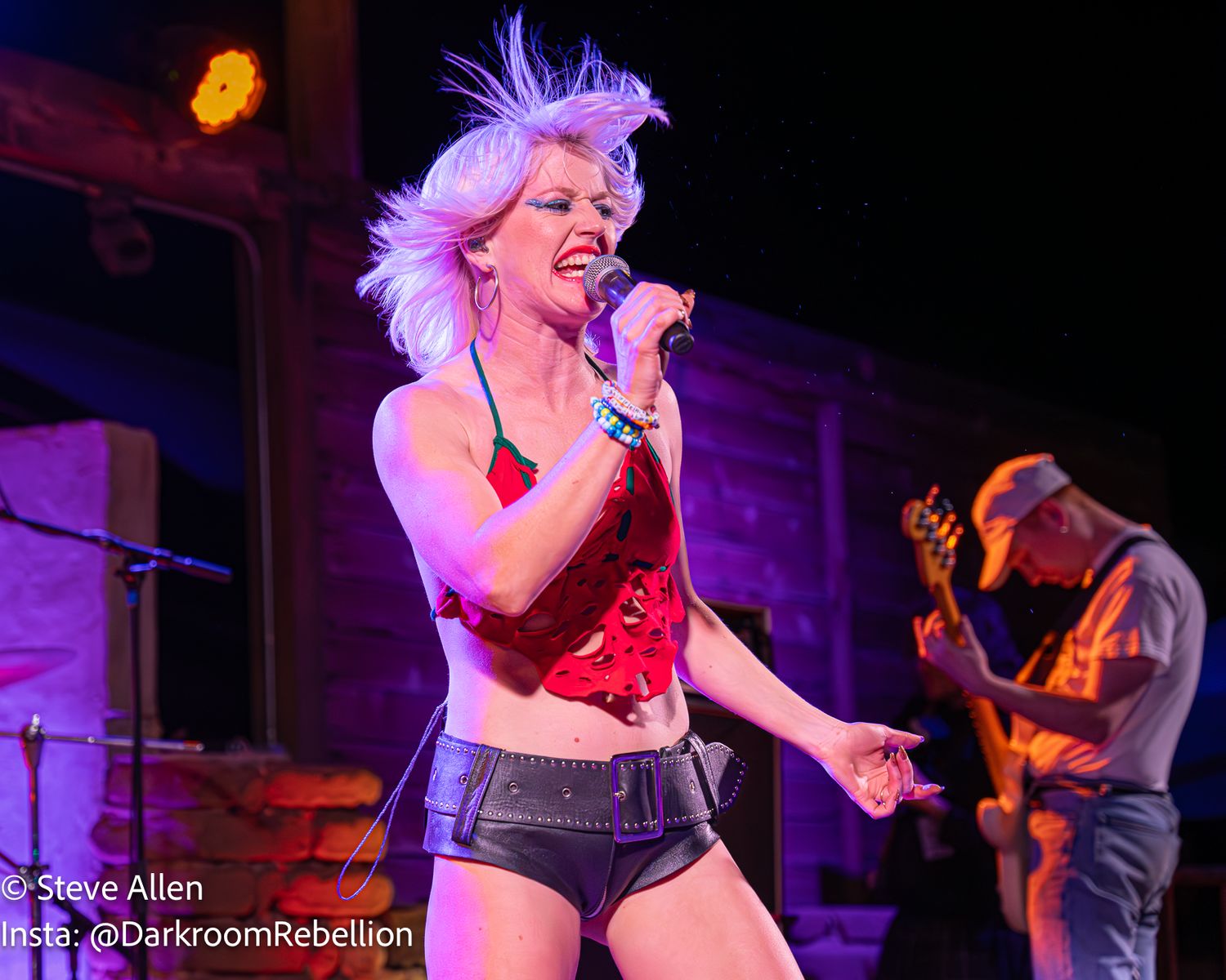 Amyl and the Sniffers at Pappy and Harriet's in Pioneertown