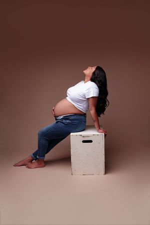 midland tx photographer photographers midland tx midland tx maternity photographer maternity photoshoot jeans and shirt studio maternity