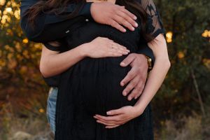 midland tx maternity photographer photographers midland tx mom and dad hands on belly maternity photo shoot