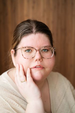 Portret vrouw. Branding fotografie. Zakelijke fotografie. Verloskundige zorg. Zwangerschap. Bevalling. Kraambed.