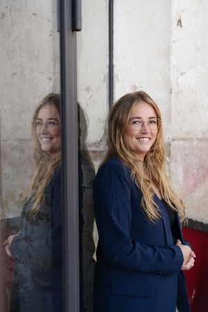 Portret vrouw, creatief portret, reflectie, zakelijk portret, branding fotografie