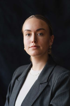 Portret vrouw. Branding fotografie. Zakelijke fotografie. Studio.