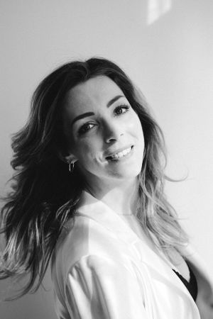 Portret vrouw, creatief portret, beweging, zakelijk portret, branding fotografie