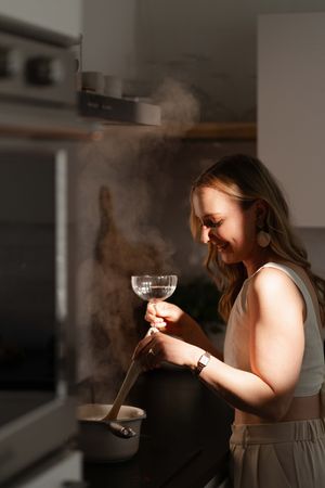 Portret vrouw, creatief portret, zakelijk portret, branding fotografie. Groningen en omgeving. 
Kookboek.