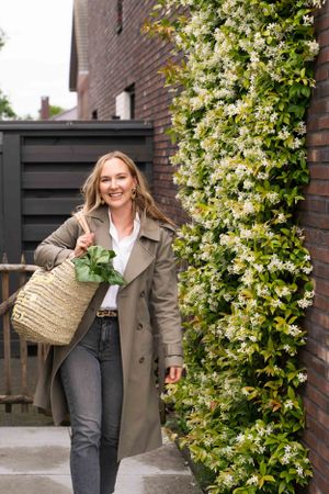 Portret vrouw, creatief portret, branding fotografie, zakelijke fotografie. Kookboek.