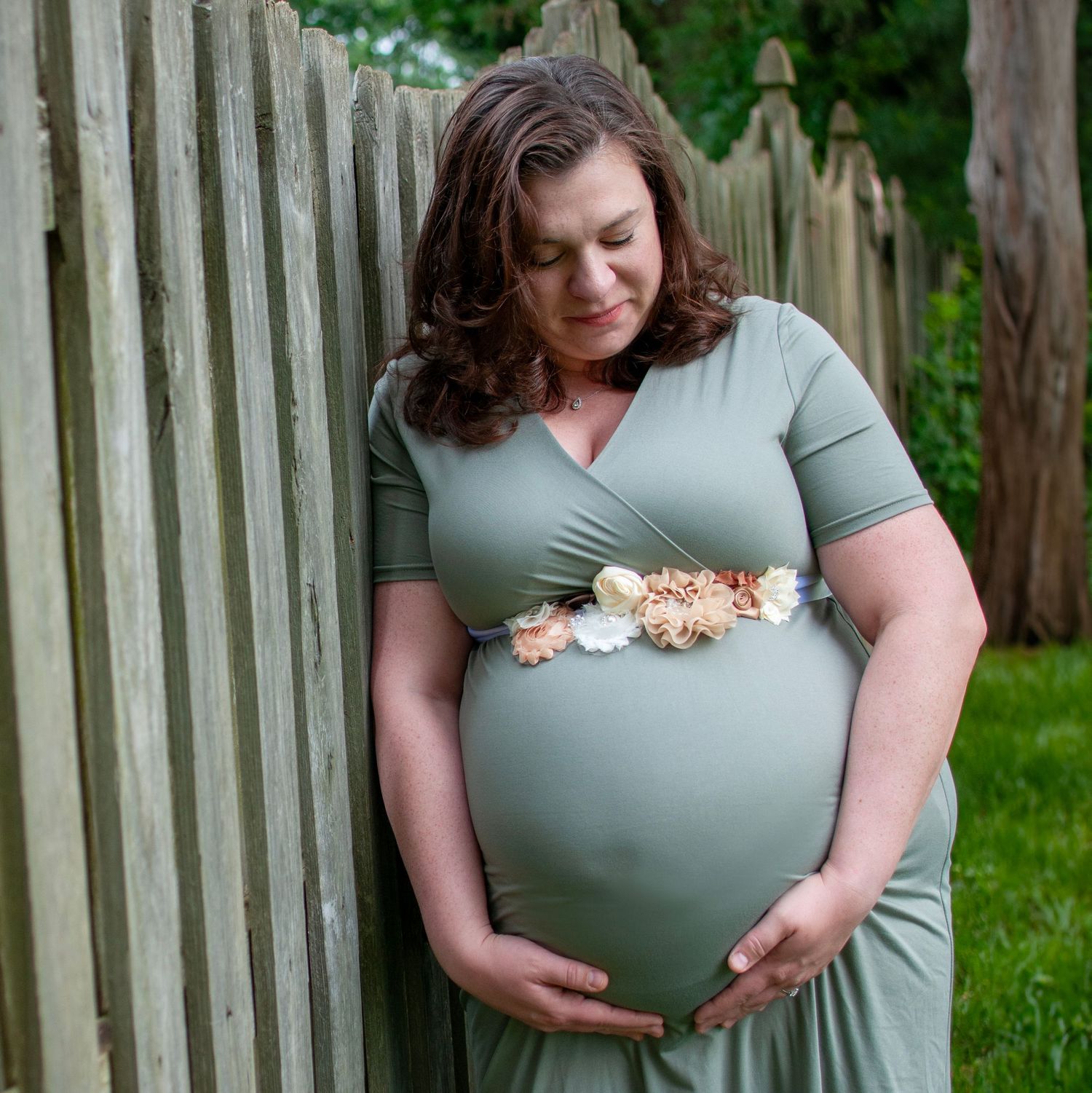expecting mama pose