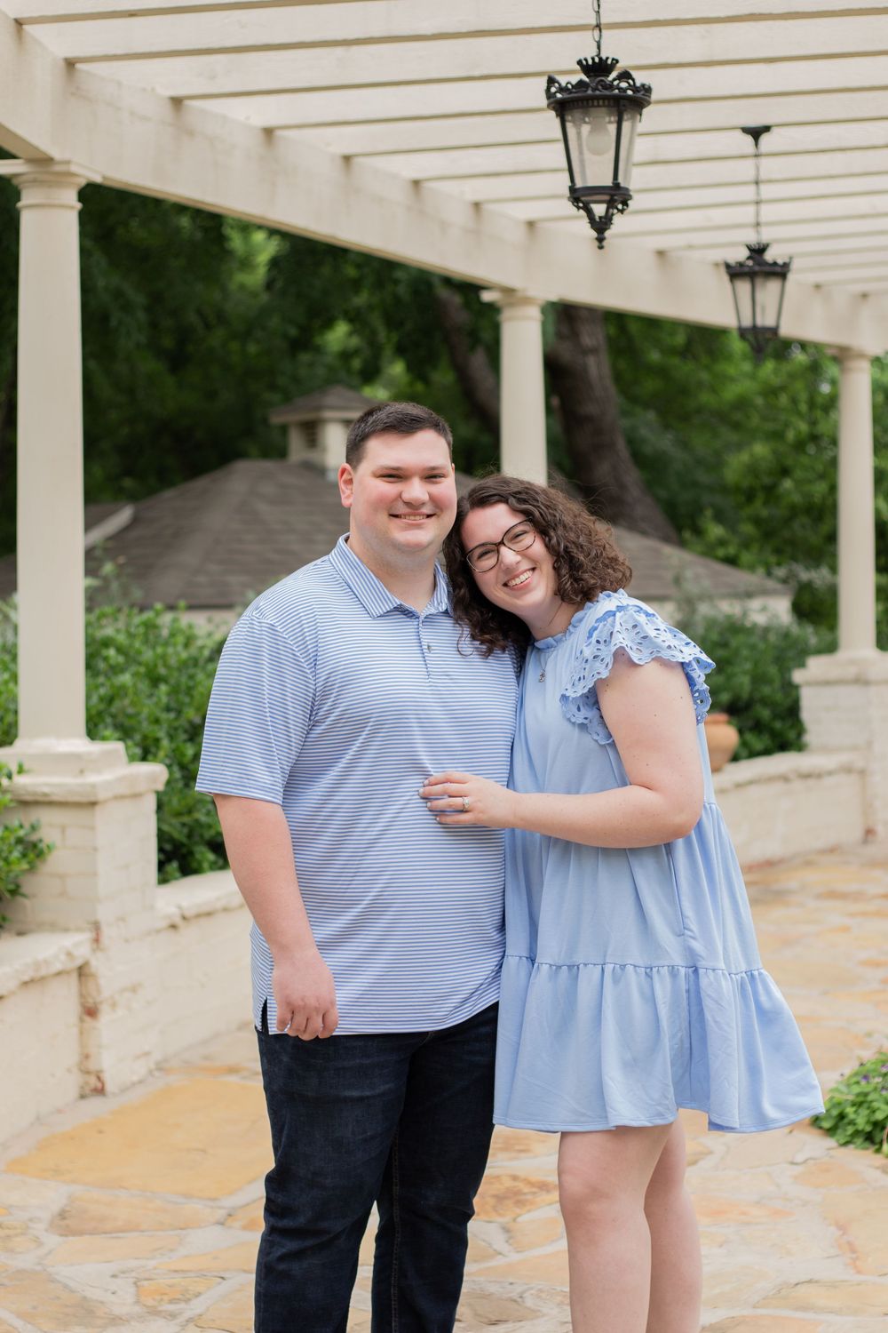Newly Weds walking at Fort Worth Gardens, Couples in Stephenville Texas,  Stephenville Couples Photographer,