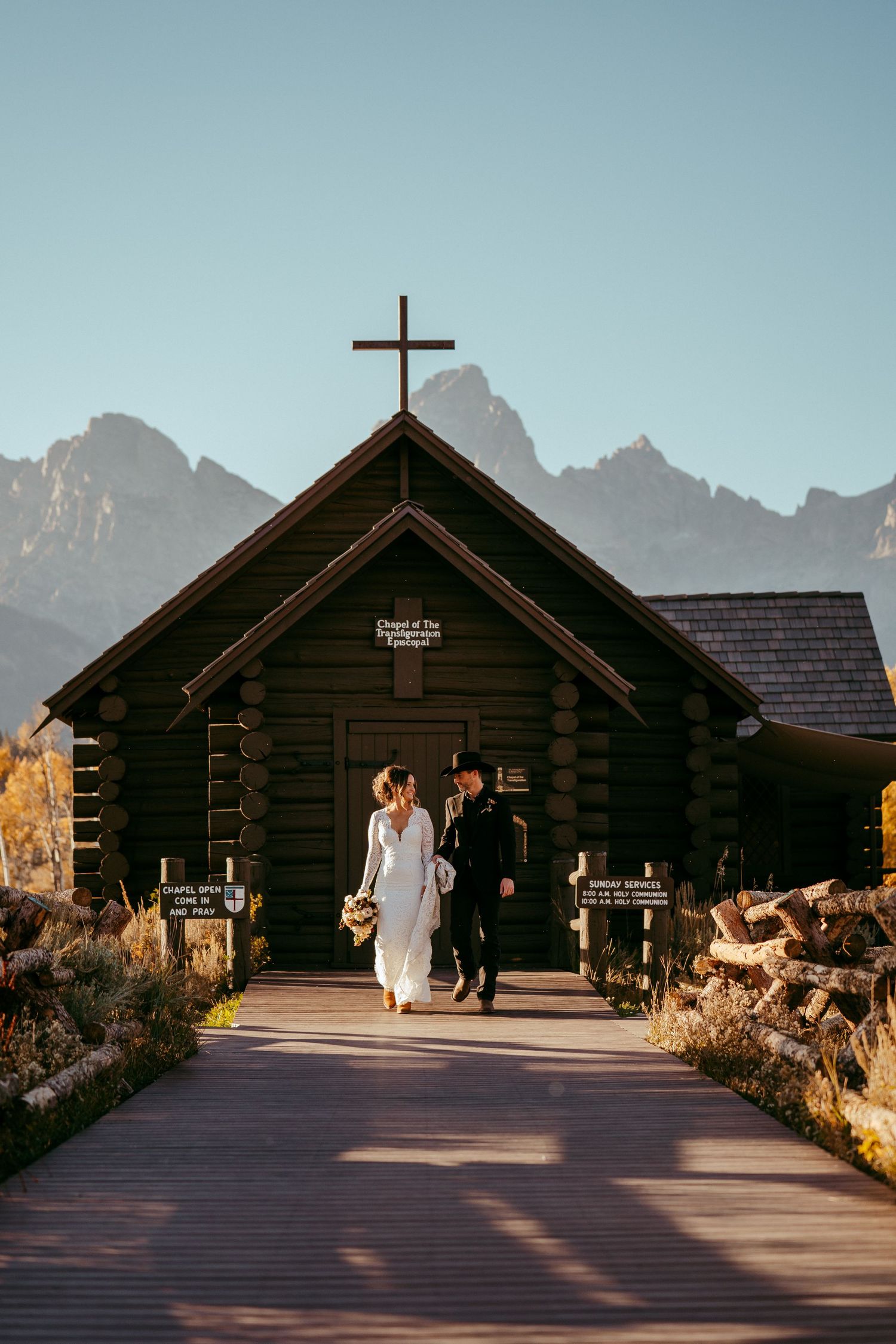Perfect inspiration for adventure elopements, rustic weddings, and golden hour bridal photography in a national park setting