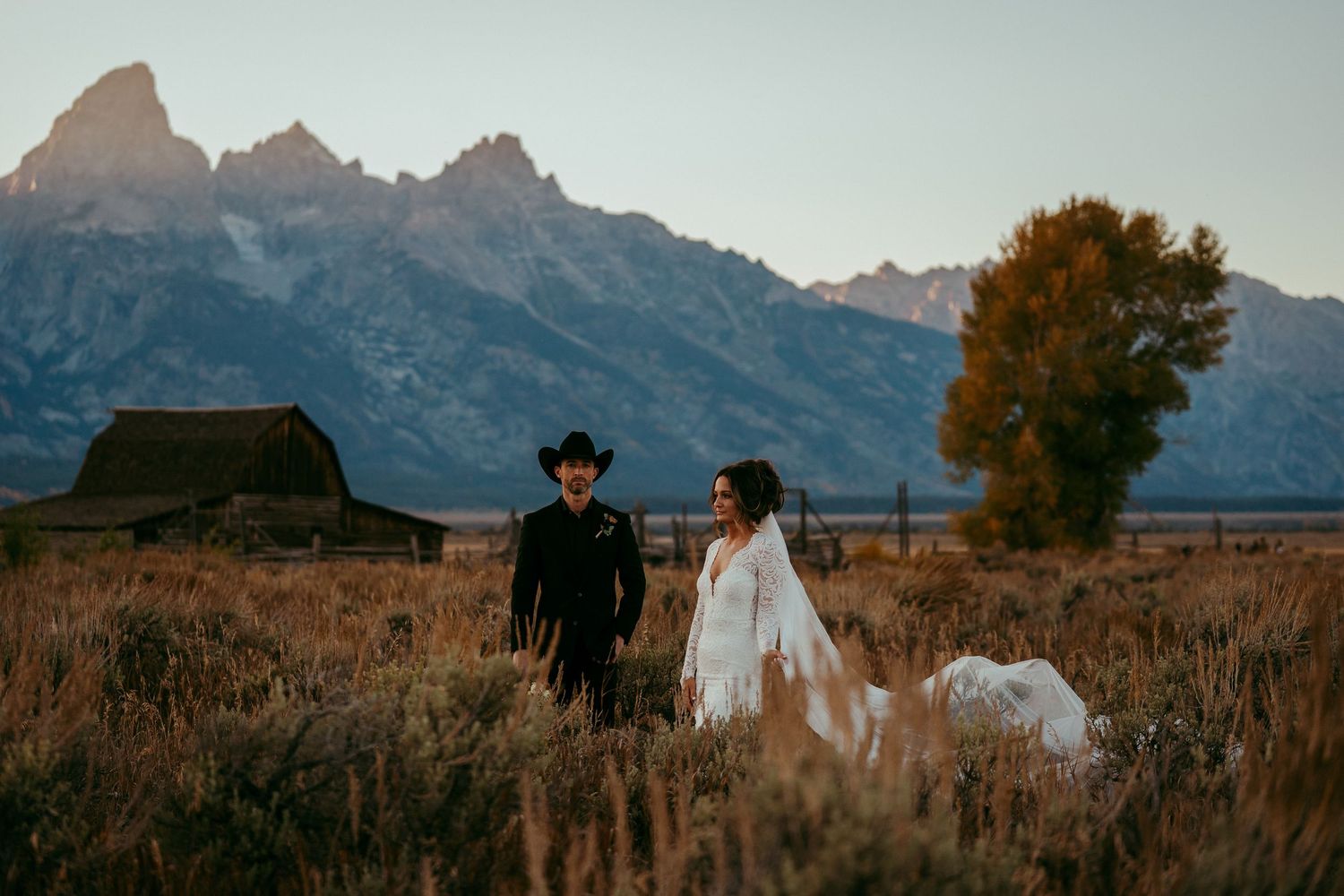 Perfect inspiration for adventure elopements, rustic weddings, and golden hour bridal photography in a national park setting