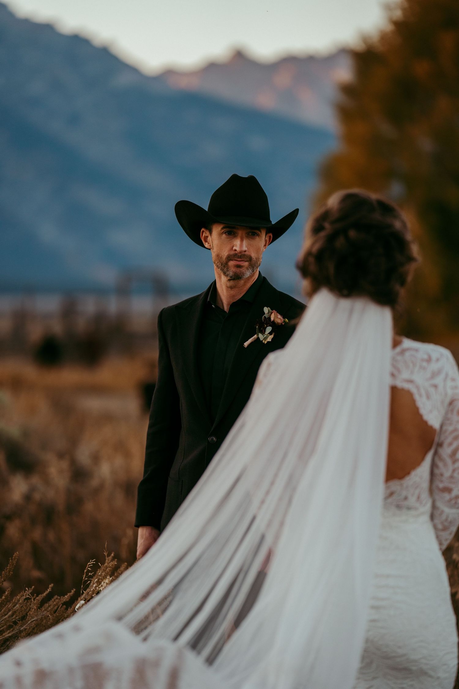 Perfect inspiration for adventure elopements, rustic weddings, and golden hour bridal photography in a national park setting