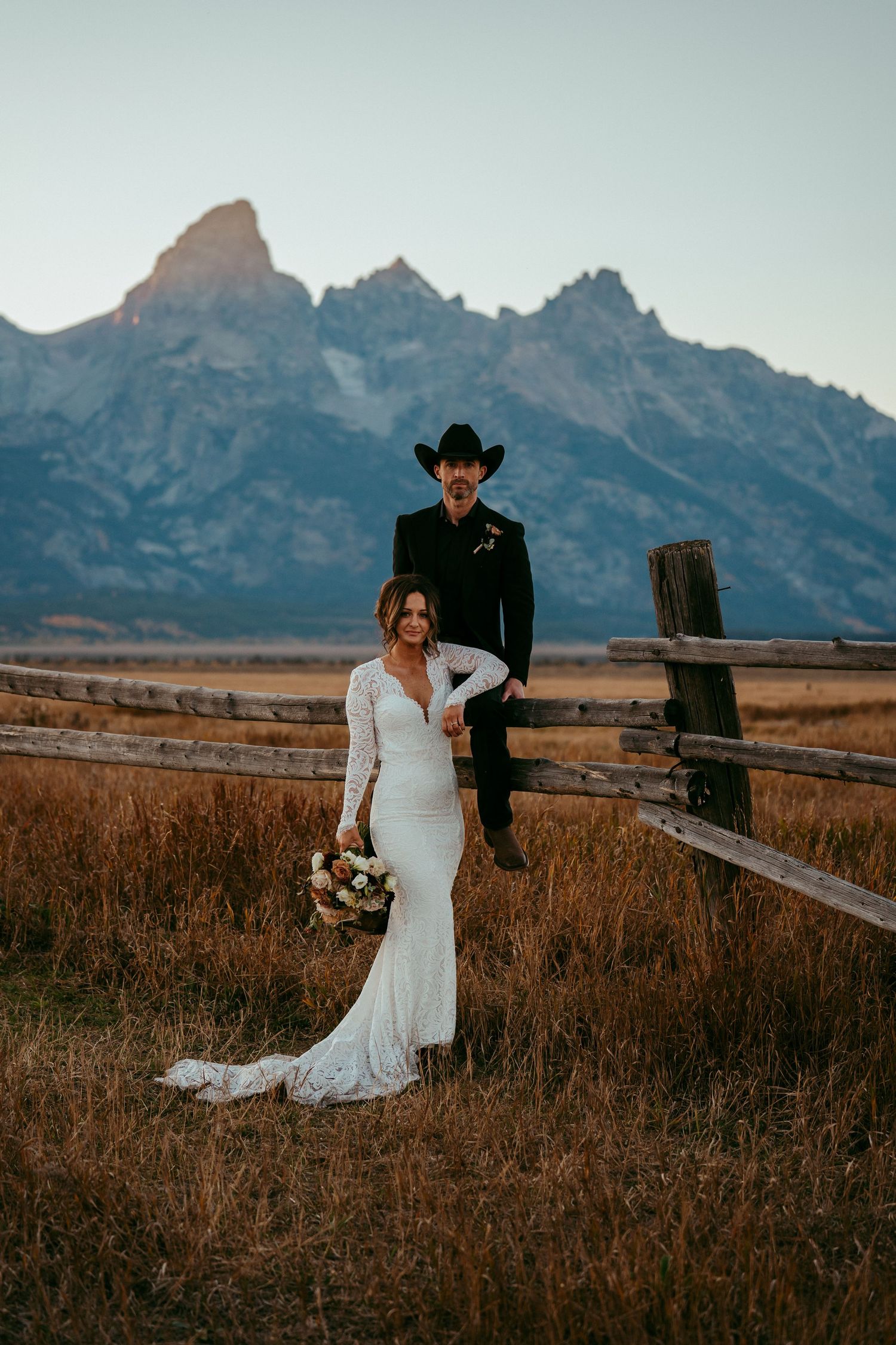 Perfect inspiration for adventure elopements, rustic weddings, and golden hour bridal photography in a national park setting