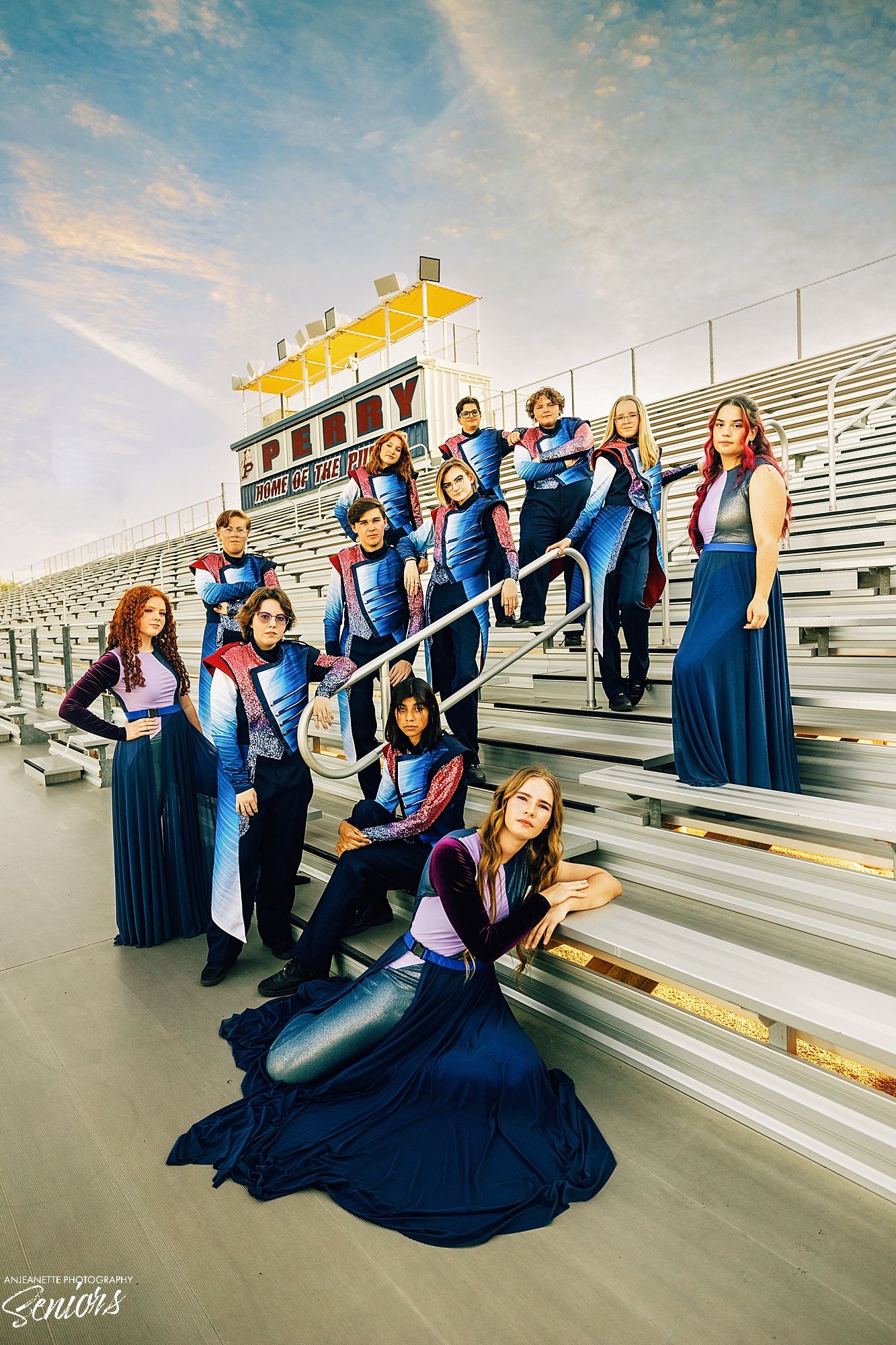 Banner team Pictures Phoenix Arizona by Anjeanette Photography Graduation High School Seniors AZ booster media da
