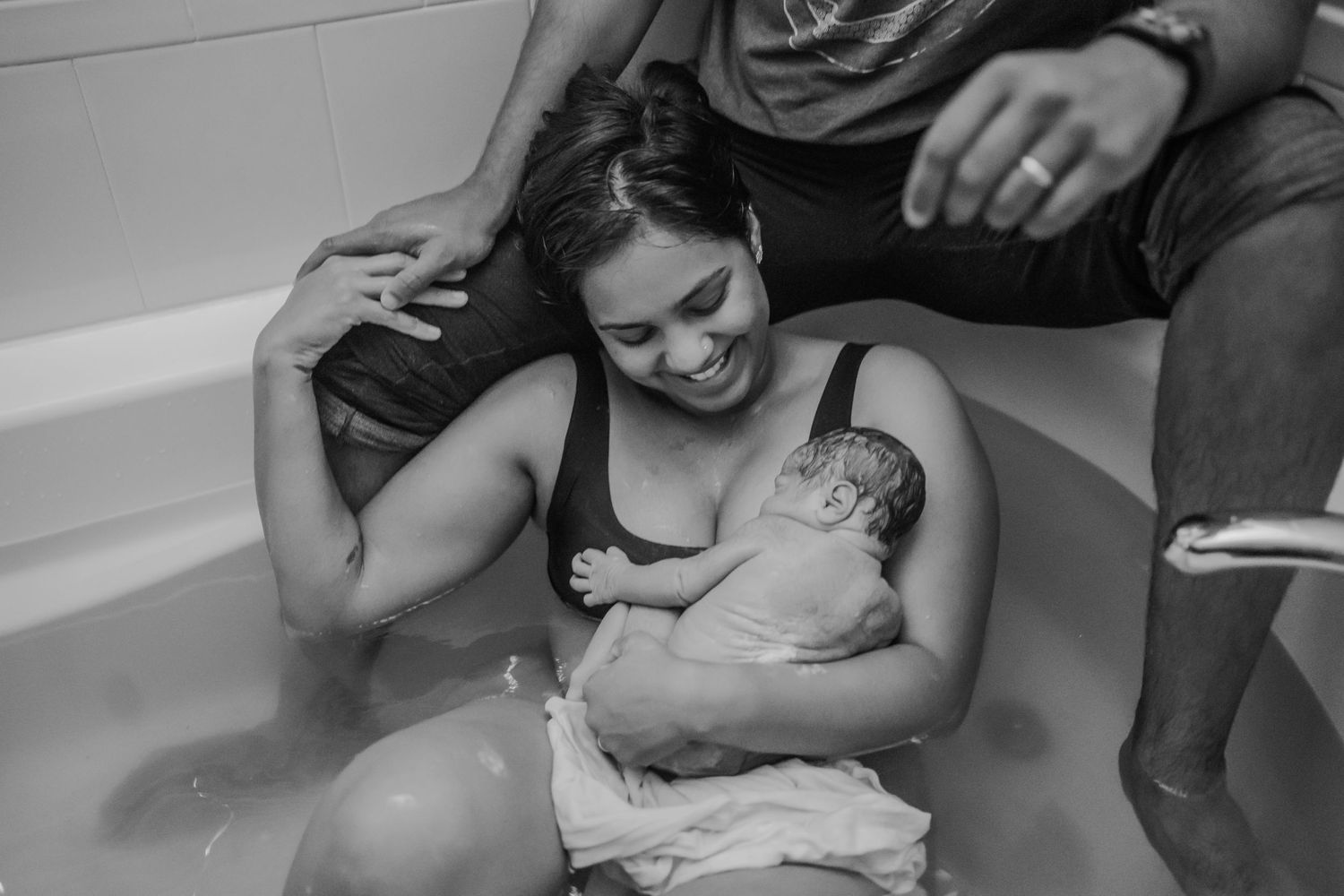 Home birth, birth doula, midwifery, orlando doula, water birth, newborn photography, maternity photography, birth photography, lactation