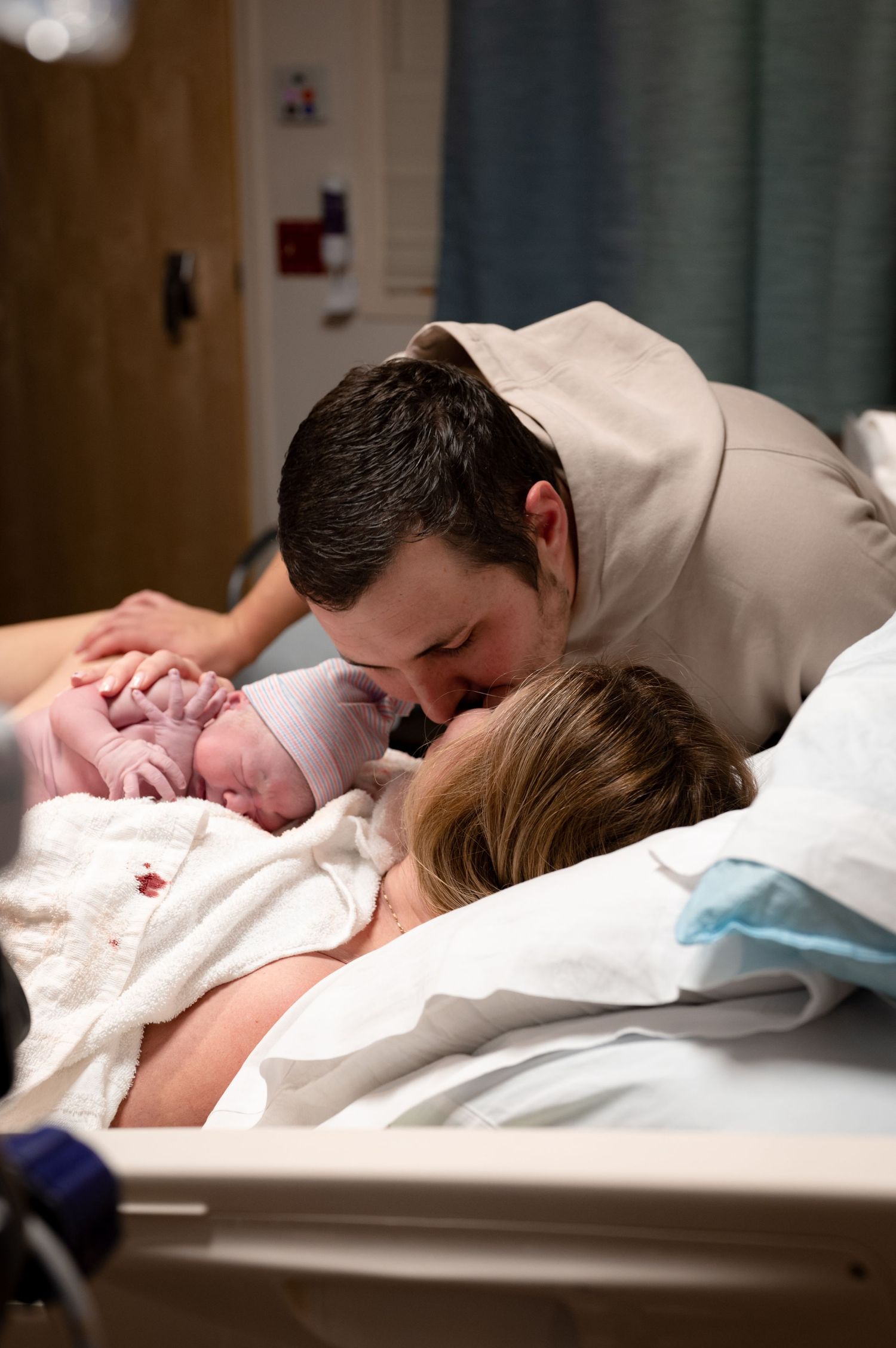 Home birth, birth doula, midwifery, orlando doula, water birth, newborn photography, maternity photography, birth photography, lactation