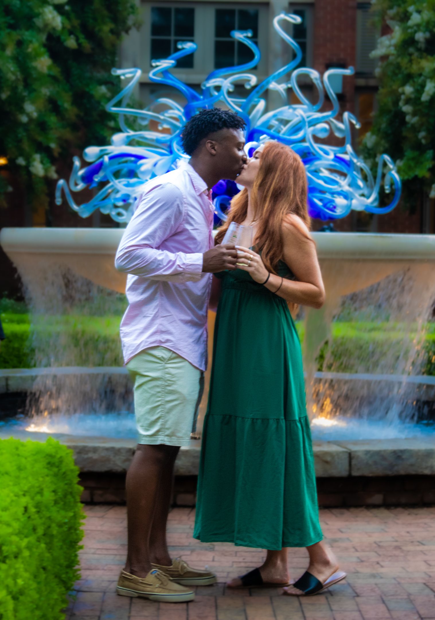 couple kissing
