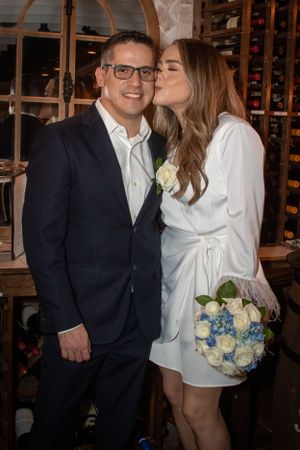 couple kissing