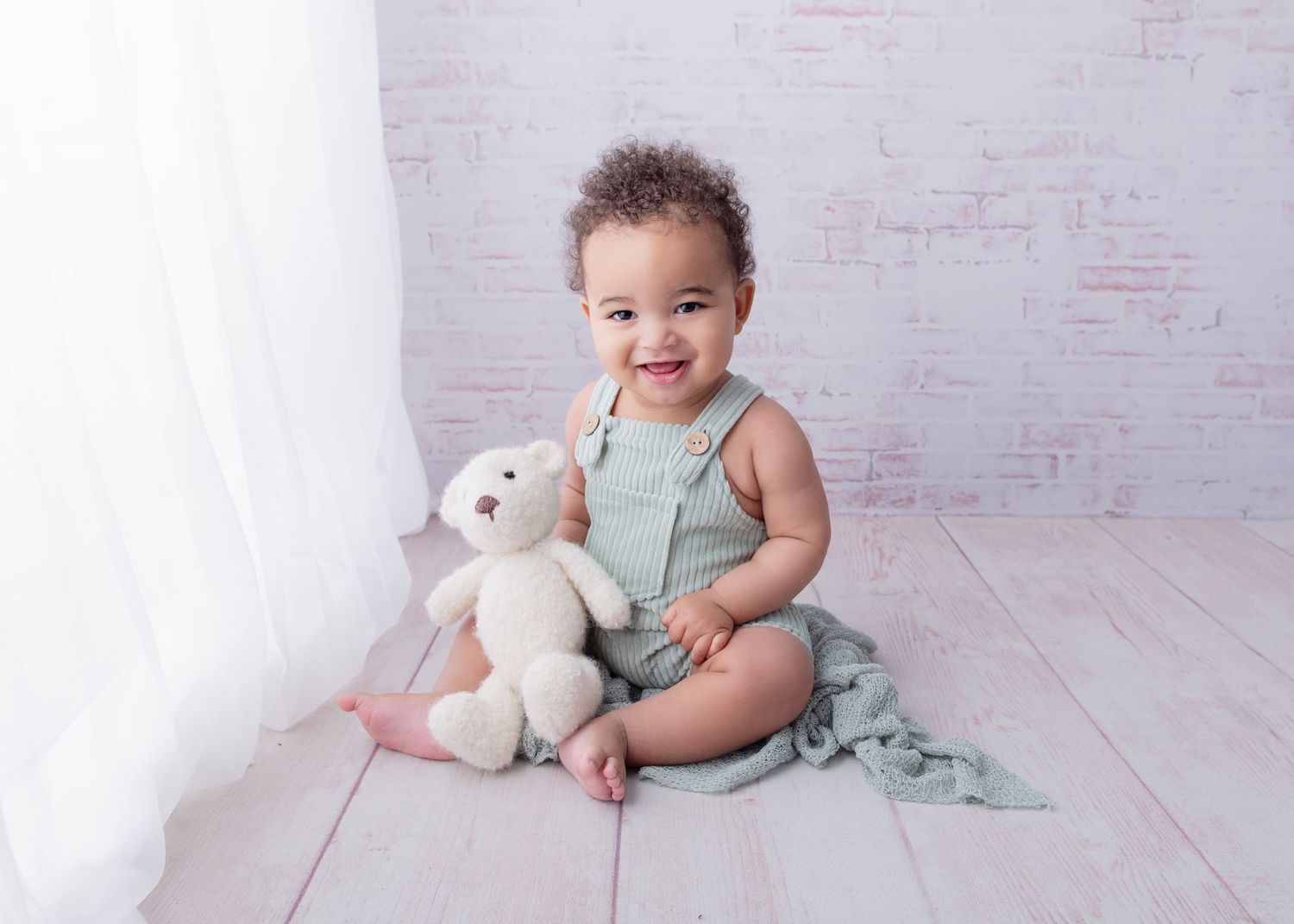 baby newborn bromsgrove Worcester cakesmash hand foot casting birmigham baby newborn pictures photos