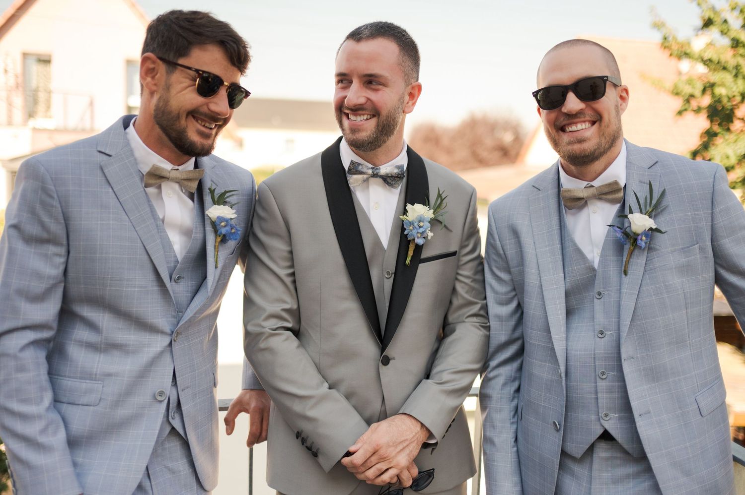 Le marié et les témoins pendant le mariage en Alsace