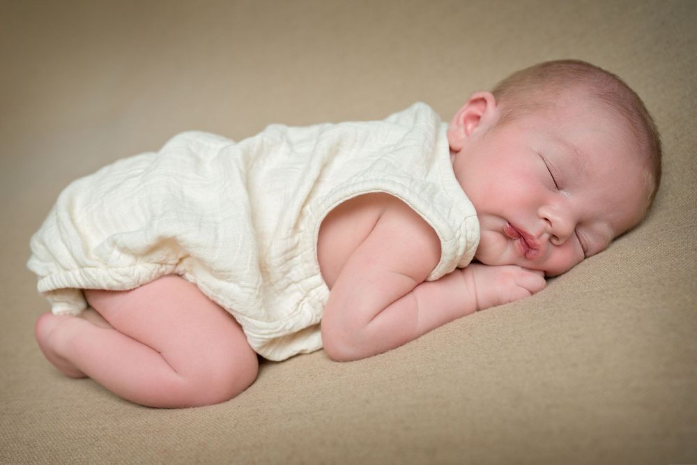 Mobiele studio newbornfotograaf halle; newbornfotograaf aan huis