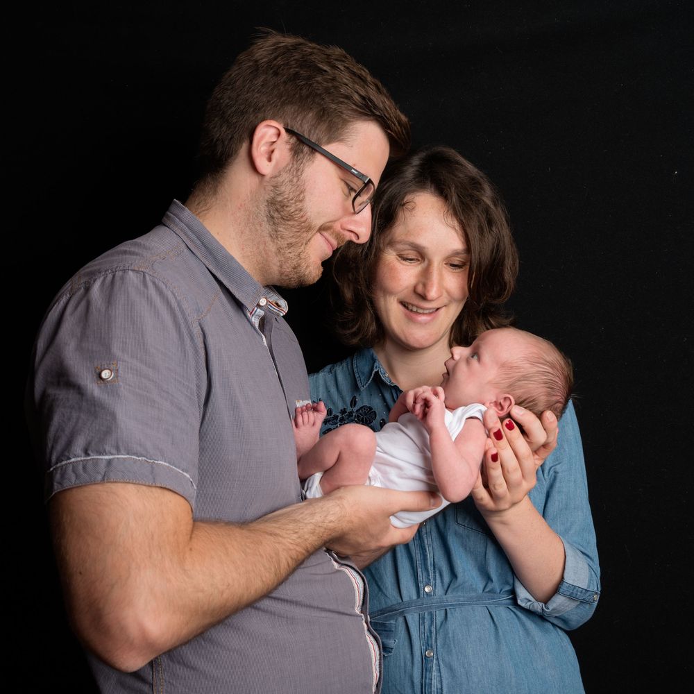 Mobiele studio newbornfotograaf halle; newbornfotograaf aan huis