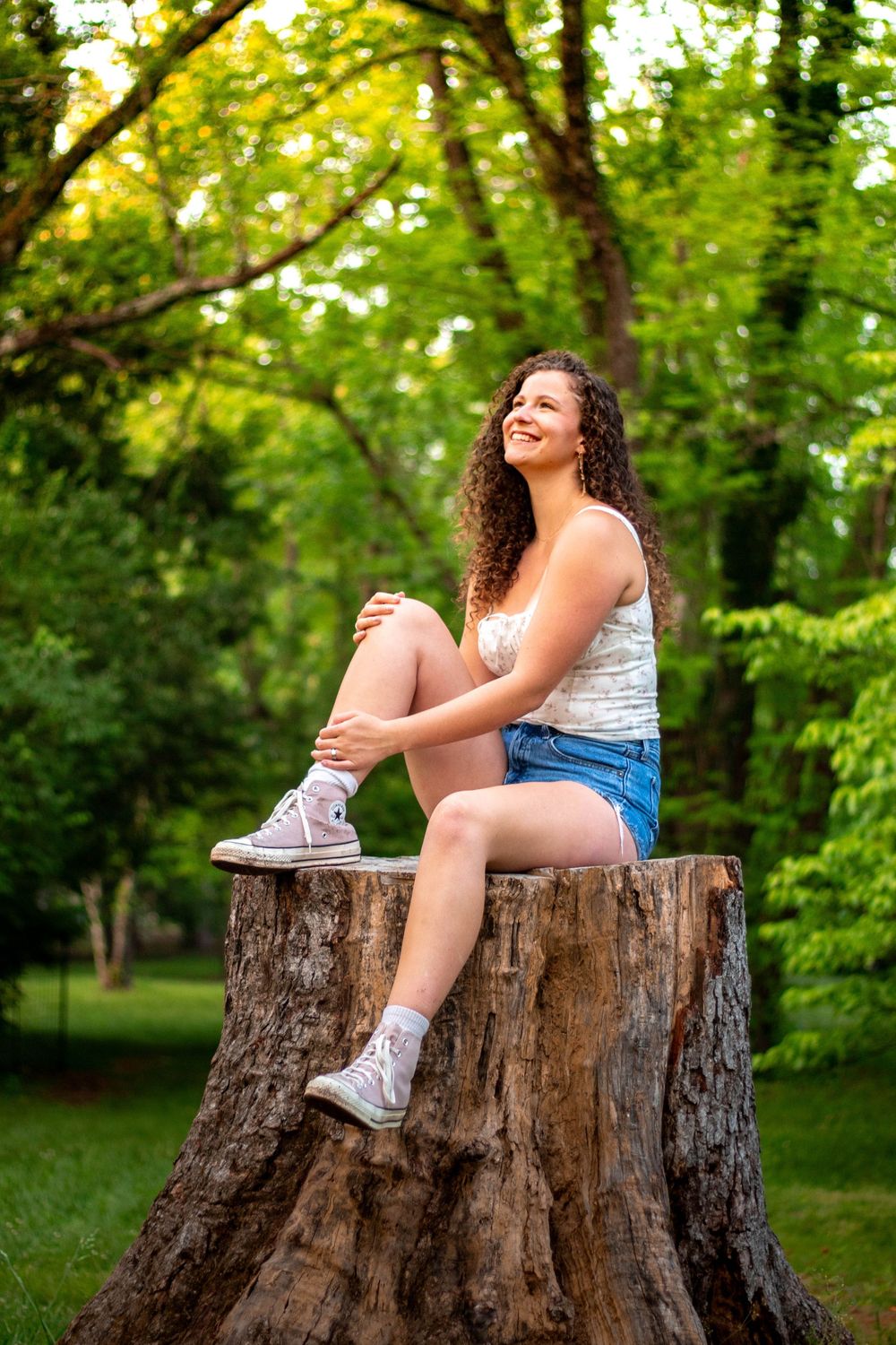 High school senior posing during a relaxed senior photo session in Chattanooga with Tay Portraits best photographer in chattanooga
