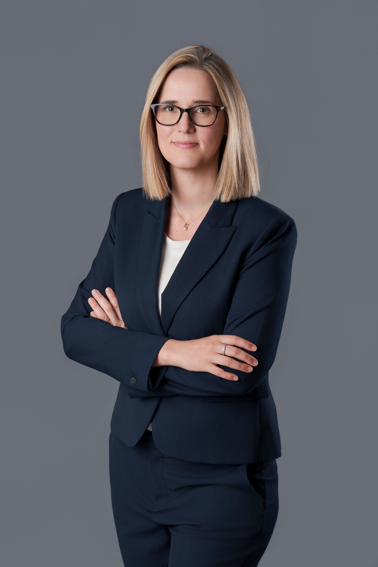 Portrait professionnel d’une médecin réalisé en studio en Alsace