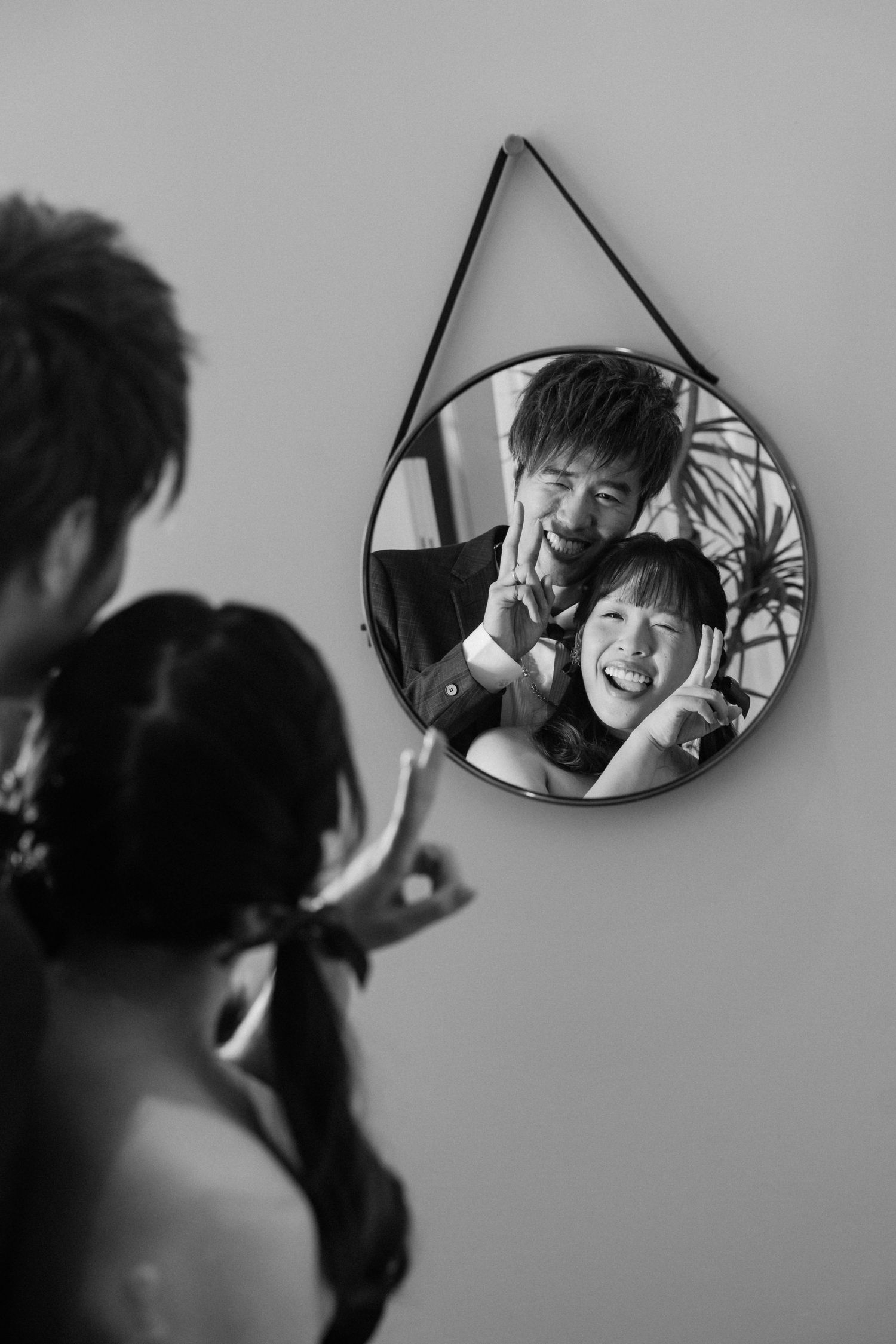 台南涵花庭婚禮攝影,記錄早儀式午宴的經典台灣婚禮流程,包含迎娶、拜別父母、新人進場、父親交手、家人擁抱與簡單類婚紗拍攝。渴望影像以自然明亮、溫暖細膩的婚禮紀實風格,保存新人與家人真實互動,提供台南、高雄及全台婚禮攝影服務。