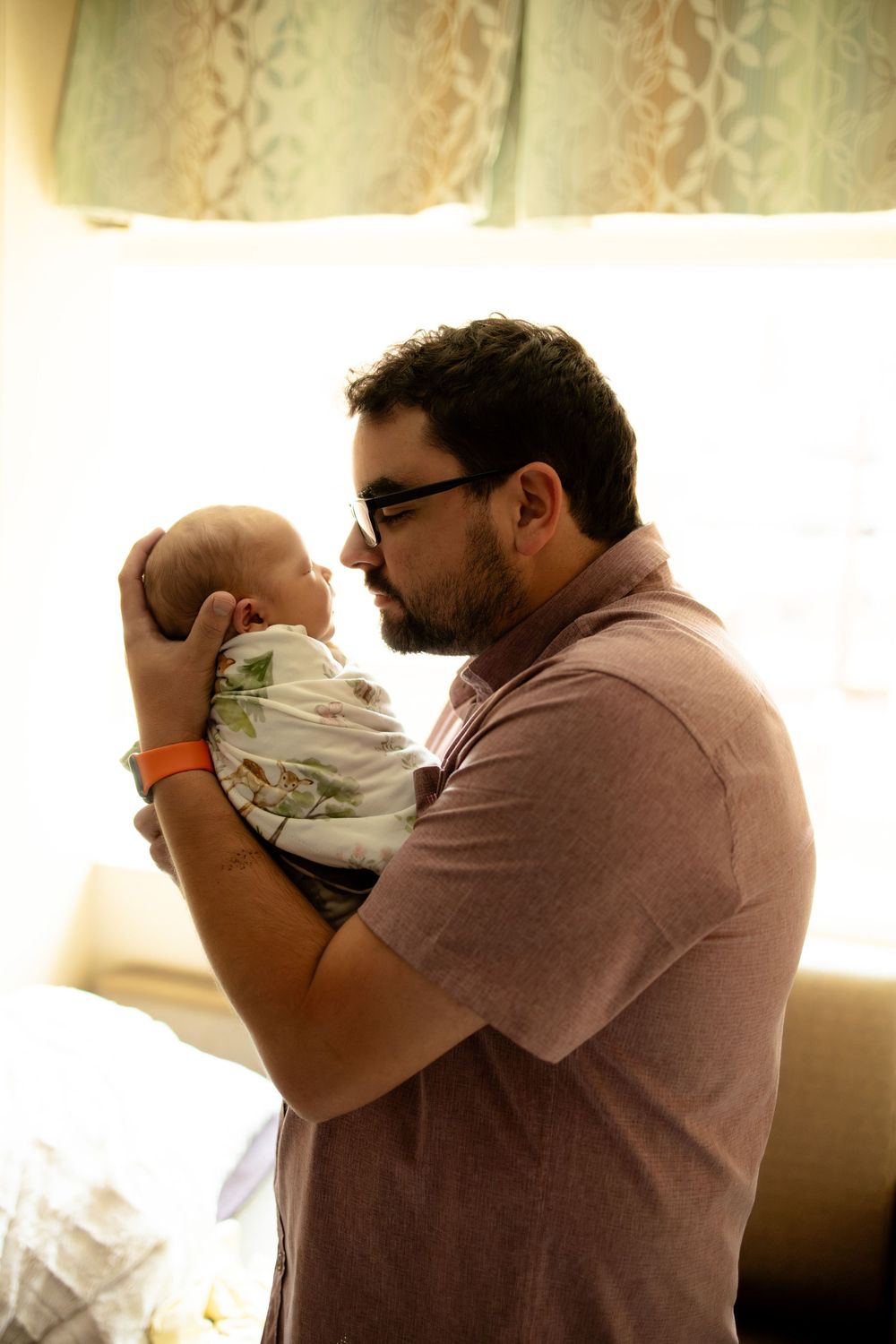 Father and son fresh 48 newborn photography at University of Tennessee Medical Center in Knoxville, Tennessee.
