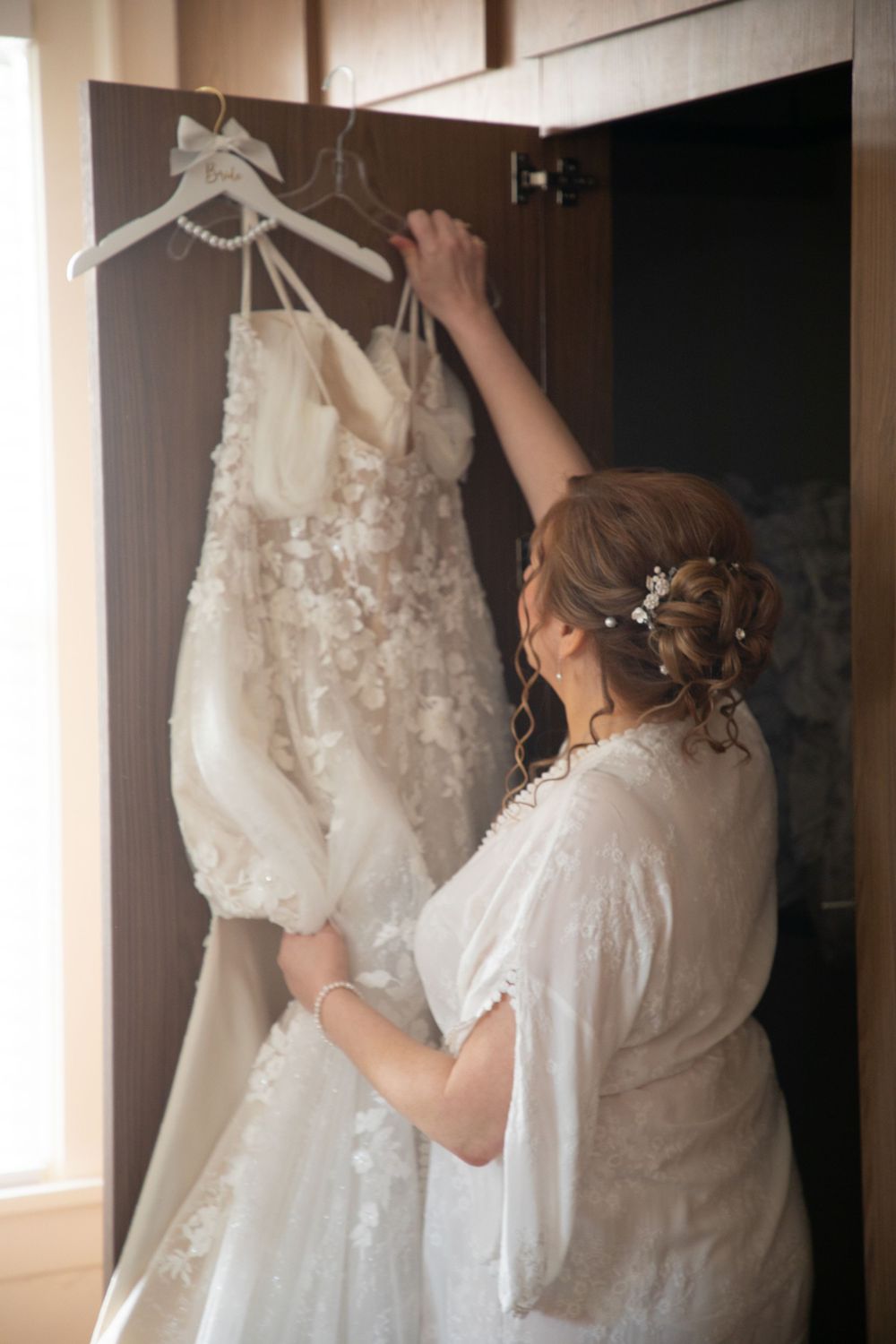 Editorial style wedding photographer in Tampa, Clearwater, St Pete, Sarasota, Naples, and West Palm, FL.