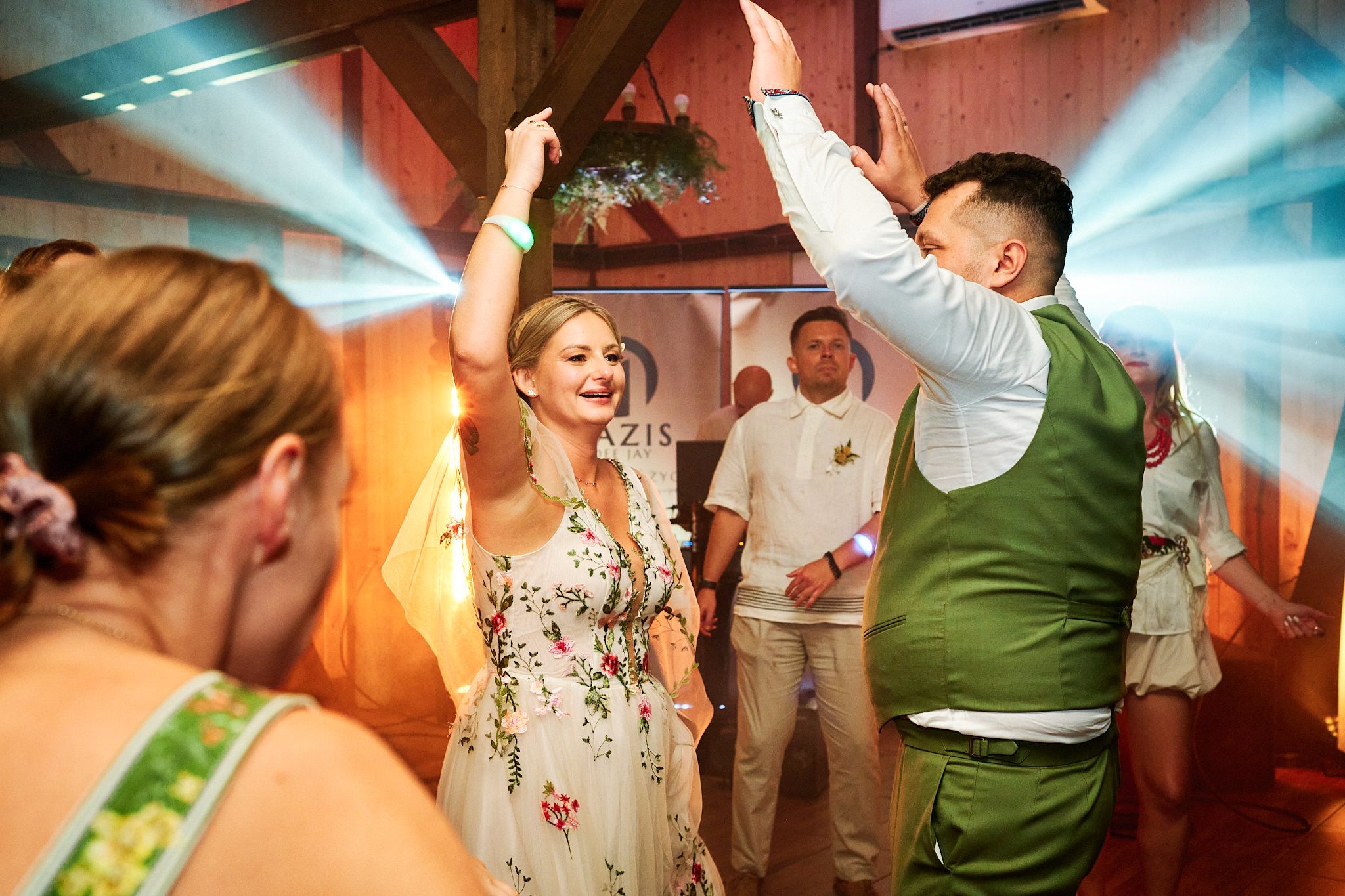 Taniec pary młodej na weselu w Dworzysku.