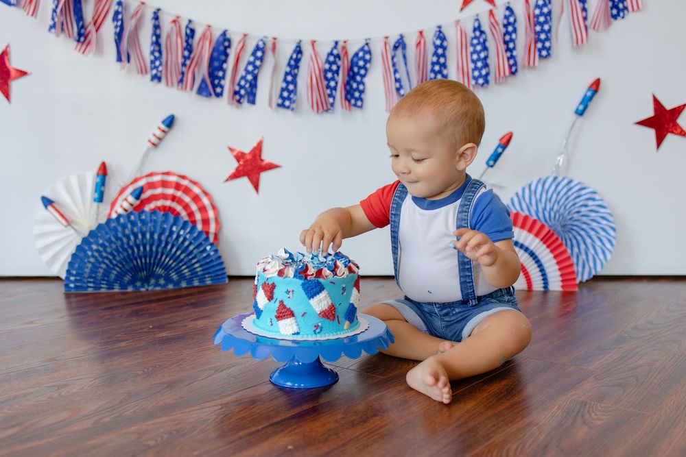Kendall Kuss Photography Watertown Wisconsin family photographer cake smash first birthday photos