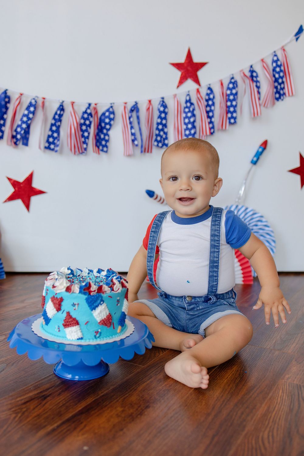 Kendall Kuss Photography Watertown Wisconsin family photographer cake smash first birthday photos