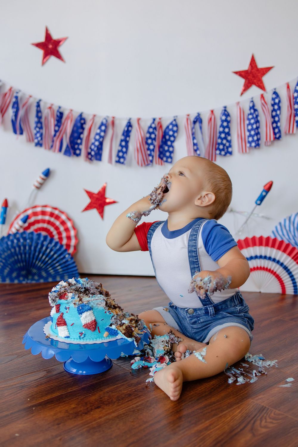 Kendall Kuss Photography Watertown Wisconsin family photographer cake smash first birthday photos