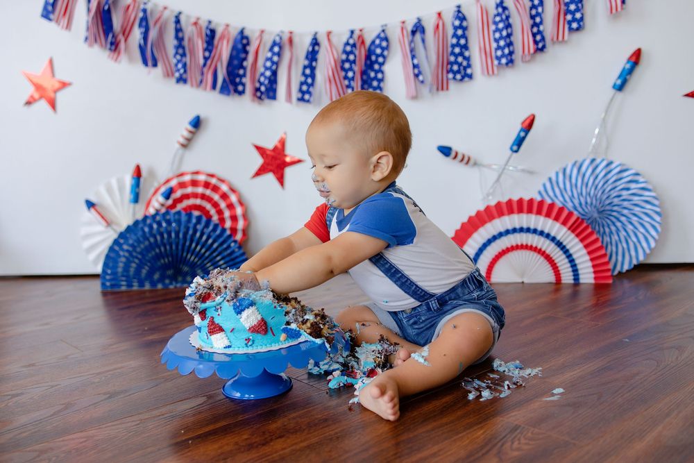 Kendall Kuss Photography Watertown Wisconsin family photographer cake smash first birthday photos