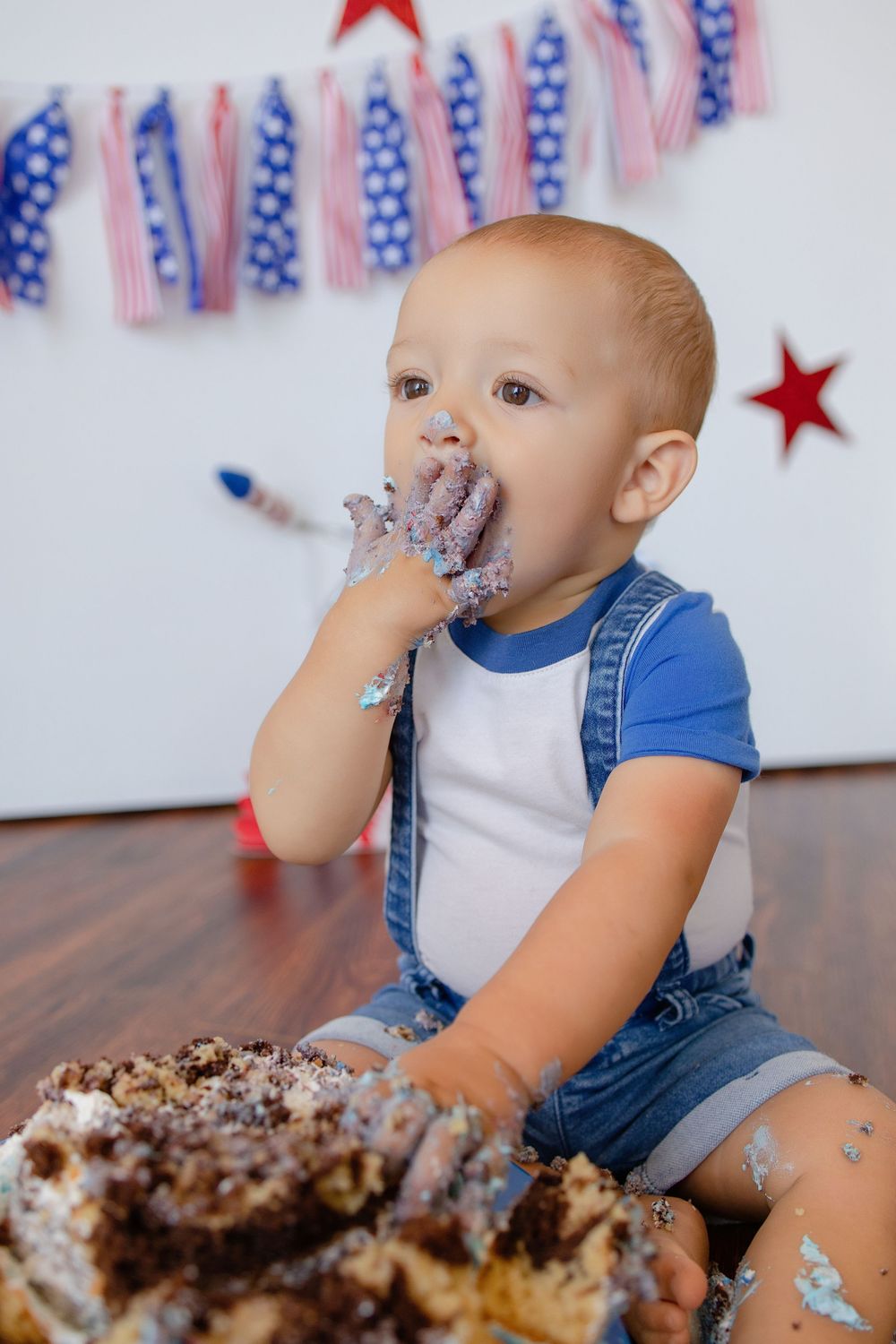 Kendall Kuss Photography Watertown Wisconsin family photographer cake smash first birthday photos