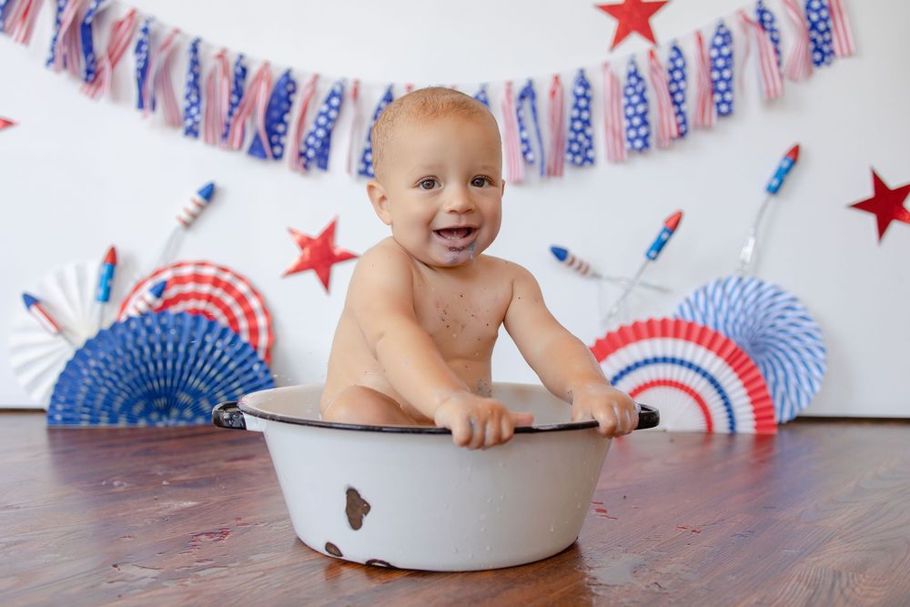 Kendall Kuss Photography Watertown Wisconsin family photographer cake smash first birthday photos