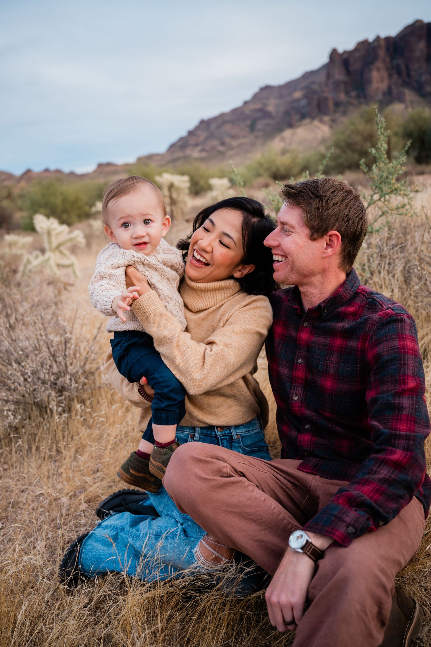 Gilbert Arizona photographer Melissa Maxwell of Jubilee Family Photography. Lost Dutchman family portraits.