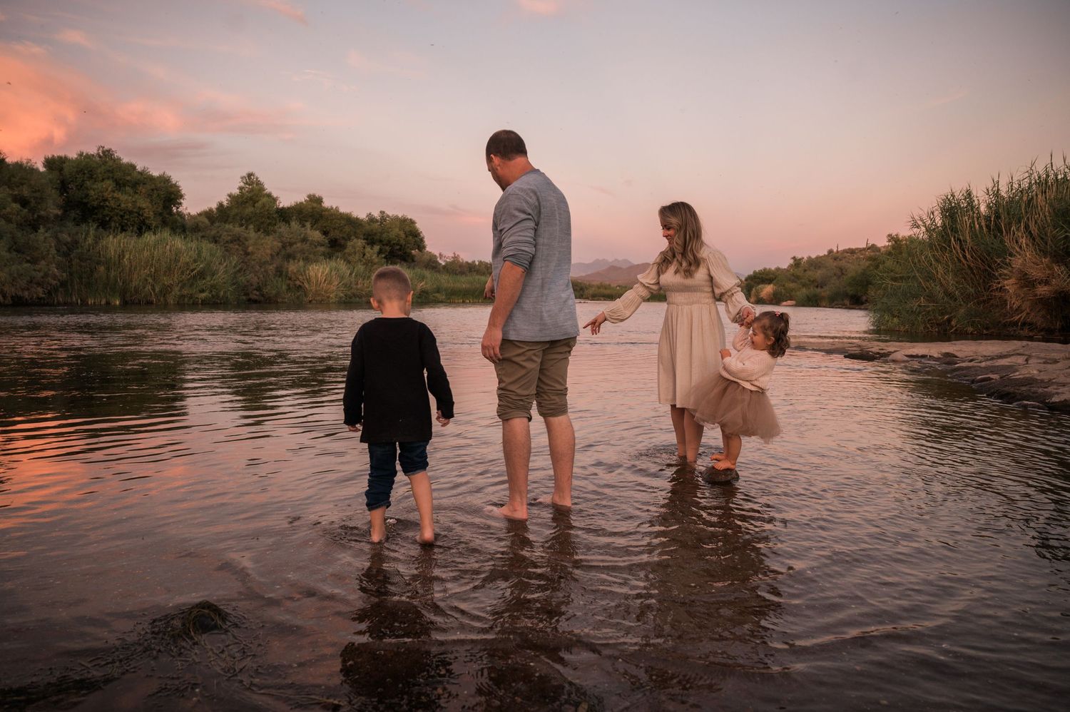 Gilbert Arizona photographer Melissa Maxwell of Jubilee Family Photography. Phon D. Sutton family portraits.