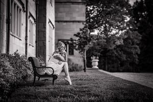 Her senior year deserves portraits this perfect — clean colors, beautiful posing, and memories captured forever