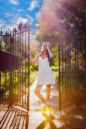 Her senior year deserves portraits this perfect — clean colors, beautiful posing, and memories captured forever.