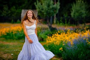 Her senior year deserves portraits this perfect — clean colors, beautiful posing, and memories captured forever