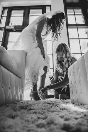 Black and white wedding photos – classic, elegant, and unforgettable images.