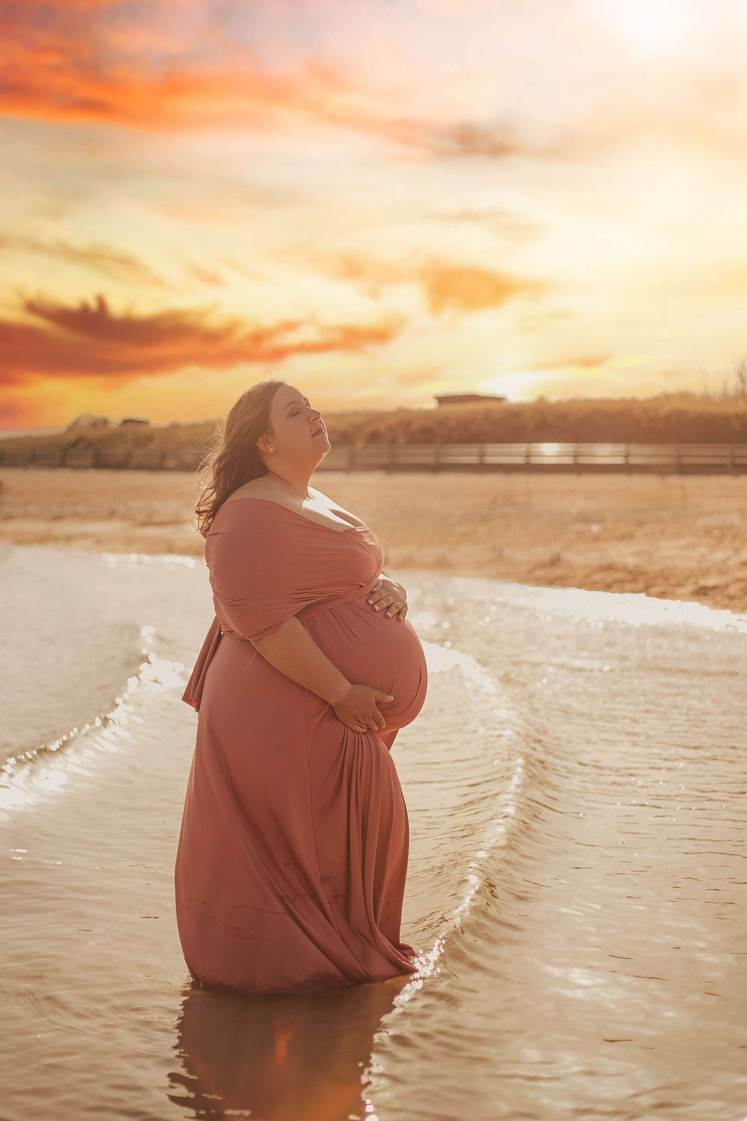 maternity photo sunset beach
