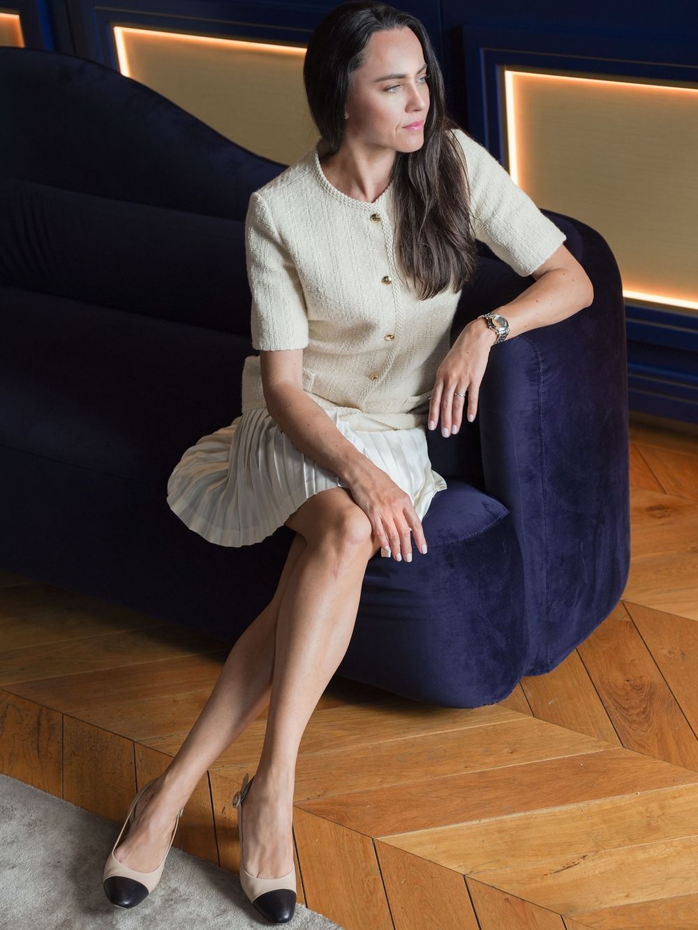 Elegant woman's portrait.