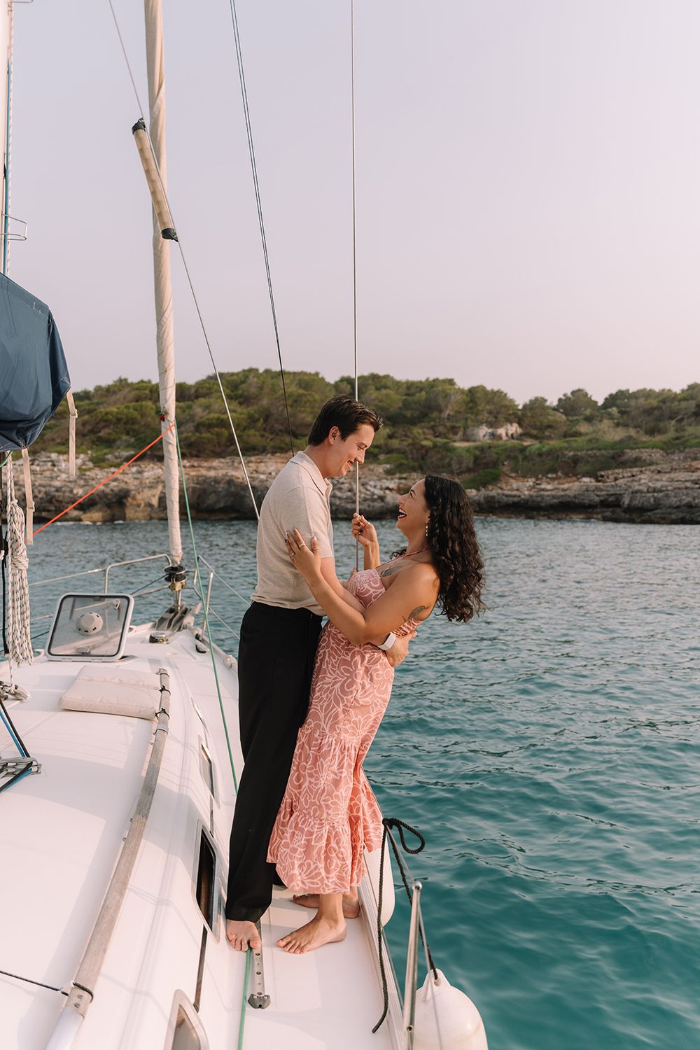 Deià-based photographer for luxury proposals, engagements & couple shoots in Mallorca. Boat/yacht proposal