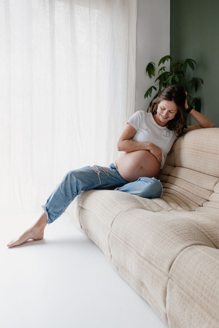 Trouver un photographe a Lille pour une seance photo de grossesse afin de capturer la beaute et la puissance de la maternite