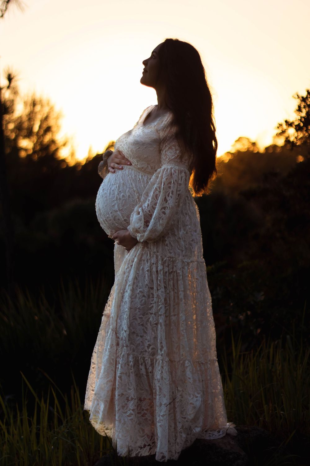 Capture the magic of pregnancy with timeless, natural portraits that reflect your unique story.
