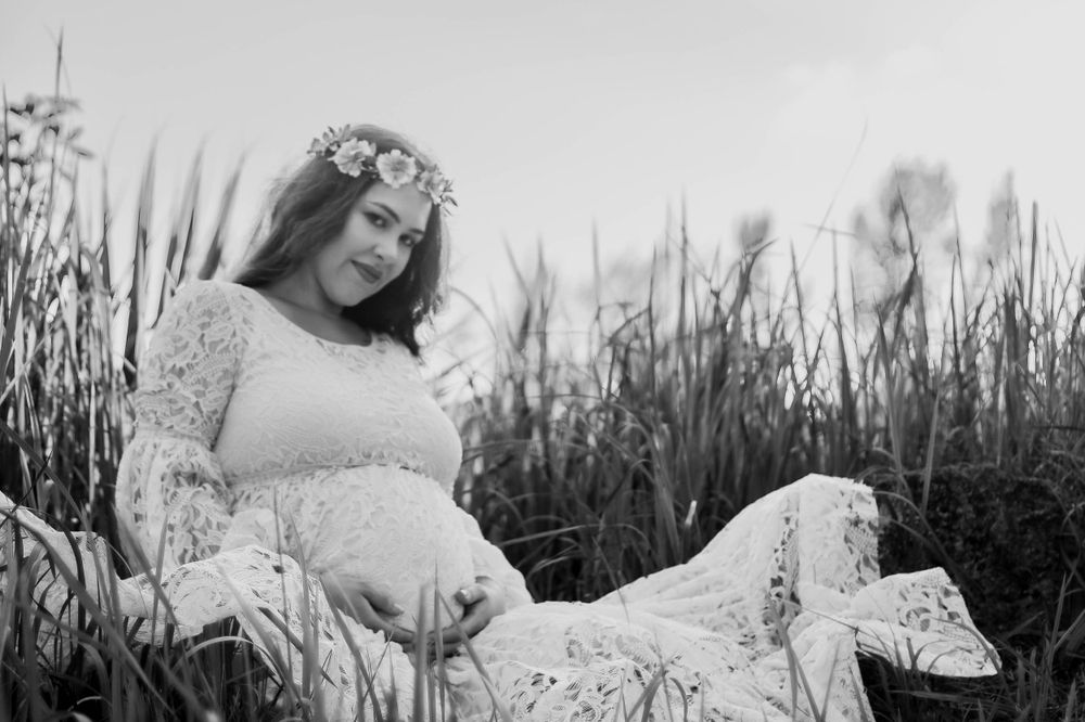Soft, natural maternity photography that captures your journey with warmth, elegance, and heart.