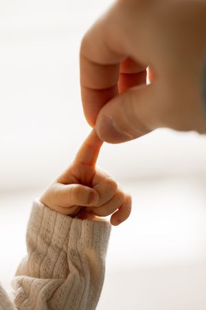 Tiny baby fingers, newborn photography in Zionsville indiana
